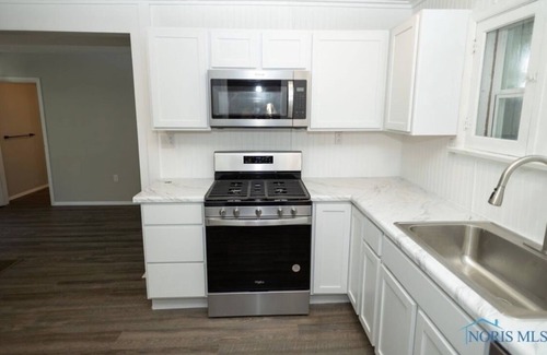 Findlay House | Discover University charm, just steps away