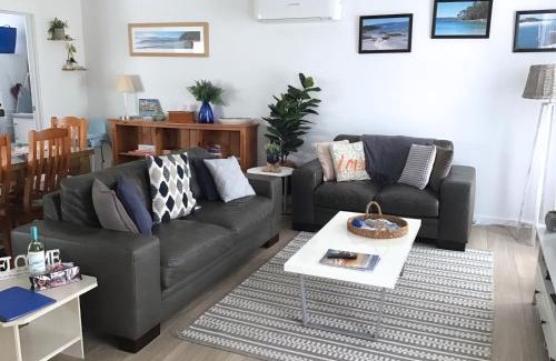 Warilla House | Discover Warilla - Bright and Airy Townhouse near the Beach and Lake