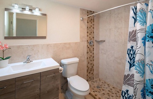 St. Lawrence Gap Hotel | Discover Worthing Beach! w/Balcony! FREE Parking and Onsite Pool