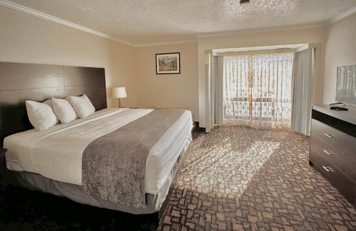 Midvale Hotel | Discovery Inn