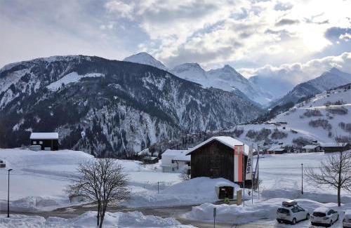 Acletta Apartment | Disentis mountain view