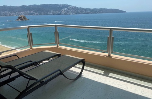 Costera Acapulco Condo | Disfruta de la Comodidad y Elegancia en el Corazón de Acapulco