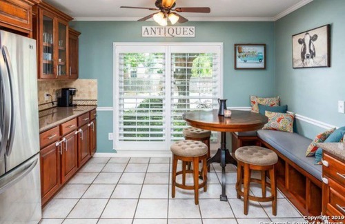 Live Oak House | Disinfected CLEAN for perfect San Antonio getaway!