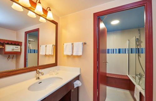 Coupvray Hotel | Disney Newport Bay Club