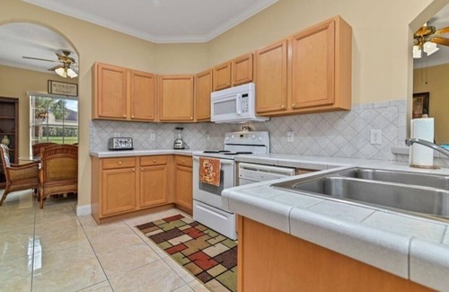 Calabay Parc House | DISNEY ONLY MINUTES AWAY, HEATED POOL, GAME ROOM