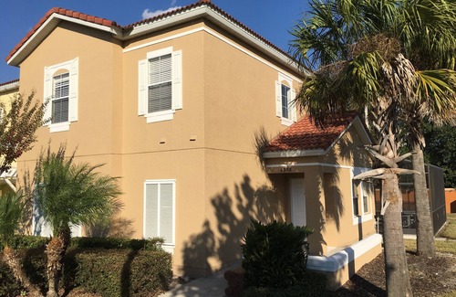 Bellavida House | Disney Orlando 4 Bed with pool home.