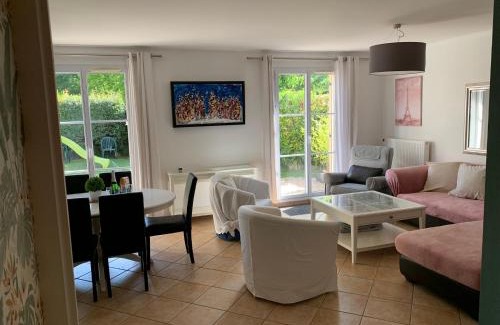 Bailly-Romainvilliers Villa | DISNEY & PARIS Happy Villa for 10 persons with Private Garden & Terrace 4 bedrooms, 3 bathrooms FIBER Wifi Netflix & free Parking