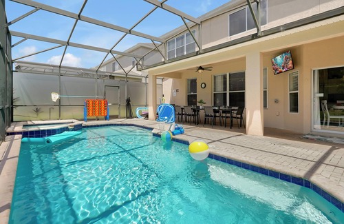Windsor Hills Villa | Disney Resort Home, Waterpark, pool/spa, FREE Heat