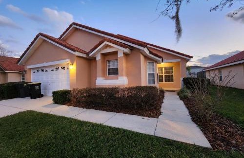 Solana House | Disney rooms, pool table, private pool, spa, wifi, Universal 24 miles, Disney 10 miles
