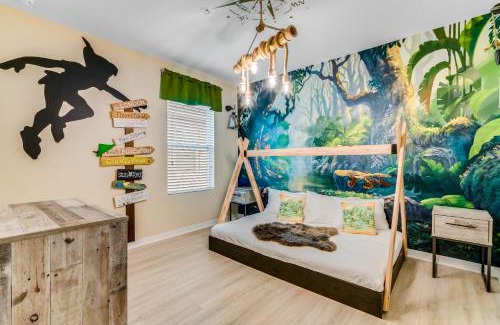 Loughman House | Disney Themed Home with PRIVATE HEATED POOL and Community Water Park