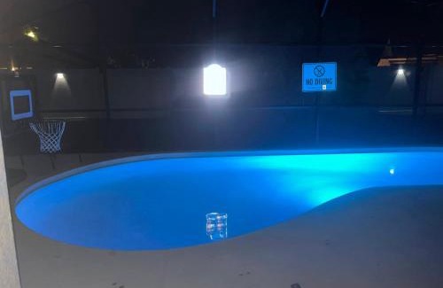 Clear Creek House | Disney Themed House Free Heated Pool close Disney 5br 9bd