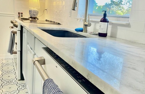 Fairview Shores House | Disney, Universal, Sea World, Cozy Bungalow Home easy access to I-4.