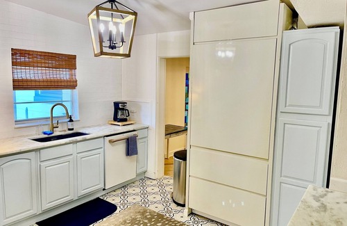 Fairview Shores House | Disney, Universal, Sea World, Cozy Bungalow Home easy access to I-4.