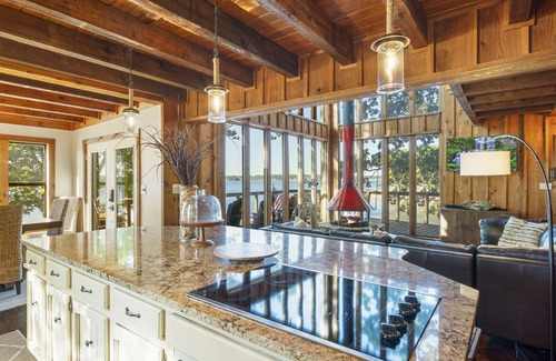 Disney House | Disney Wateredge Retreat-Private Beach & Dock-South Grand Lake