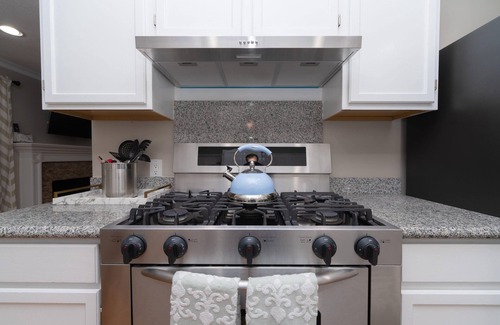 Buena Park House | Disneyland 9 min pool house long term