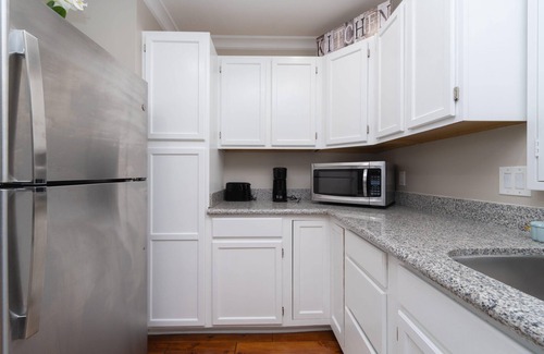 Buena Park House | Disneyland 9 min pool house long term