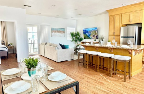 Fullerton House | Disneyland Getaway Tri-level Gated Townhome