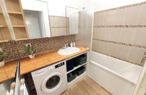 Champs-sur-Marne Apartment | Disneyland - Paris 15 min - Parking - 8 personnes
