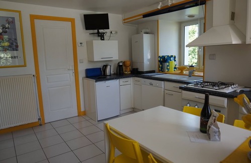 Besse-en-Chandesse Apartment | DISPO WE 1er mai - Nice flat on one level - terrace - Good location