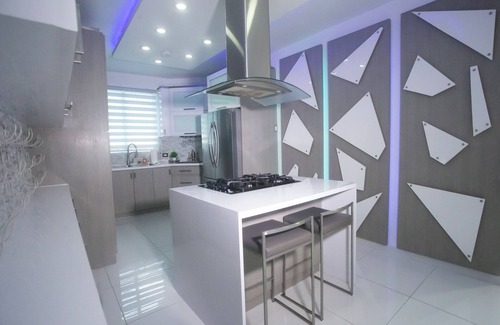 Mayaguez House | Distribución