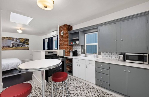 Columbia Apartment | District Suite in the Fountain District of Bellingham