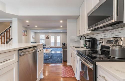 Columbia Heights House | District Townhome with Two Free Parkings #DCottage