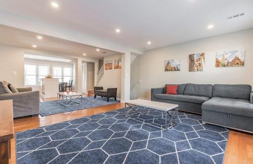 Columbia Heights House | District Townhome with Two Free Parkings #DCottage