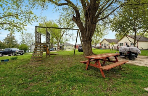 Otonabee-South Monaghan Cabin | Dive into Nature at Rice Lake