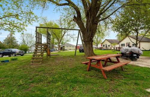 Otonabee-South Monaghan House | Dive into Nature at Rice Lake