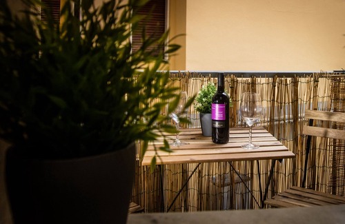 Historical Downtown Salerno Apartment | "DIVINA GUESTHOUSE" Luxurious and modern apartment in the center of Salerno