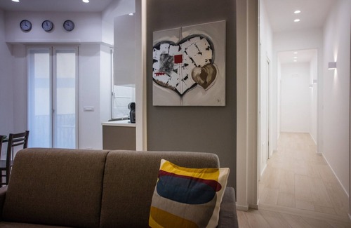 Historical Downtown Salerno Apartment | "DIVINA GUESTHOUSE" Luxurious and modern apartment in the center of Salerno