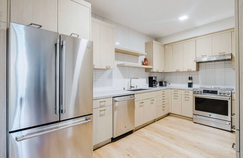 University South Apartment | Divine Palo Alto 2BR w/W/D, nr Dining & Tech HQs, by Blueground