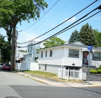 Irvington Hotel | Divine Villa Guest House Harper Ave EWR AIRPORT PENN STATION NY NJ