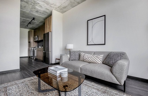 Near West Side Apartment | Divine West Loop 1BR w/Gym & Rooftop, nr Union Park, by Blueground