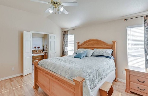 Southeast Arlington House | DIVING POOL & HOT TUB for your family w/Full Setup
