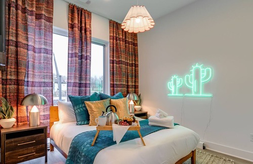 Historic Edgefield House | Dixie Deluxe - Rooftop Balcony - Mins to Broadway!