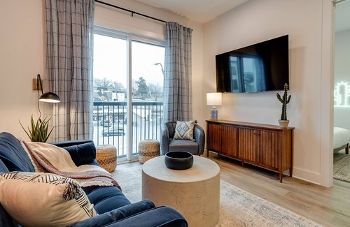 Historic Edgefield House | Dixie Deluxe - Rooftop Balcony - Mins to Broadway!