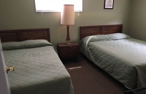 Gaylord Resort | Dixon Lake Resort, Lakefront Villas on a scenic Norhern M
