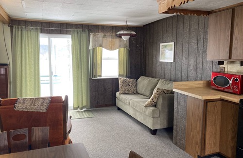 Gaylord Hotel | Dixon Lake Resort