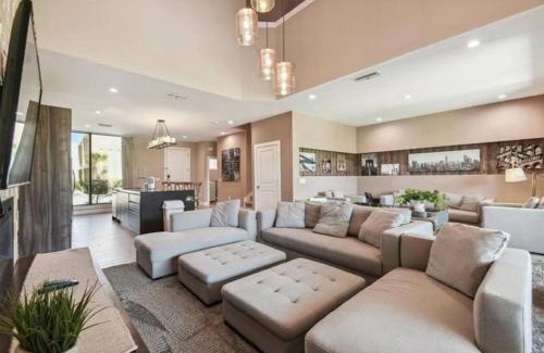 Florida Central Atlantic Coast House | Dluxx Magic Village Home 3 Miles from Disney 7454