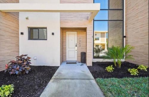 Florida Central Atlantic Coast House | Dluxx Magic Village Home 3 Miles from Disney 7454