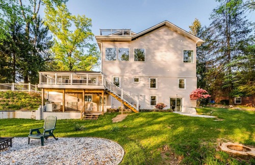 Montgomery Village House | DMV Unique Lakeside Luxury Retreat