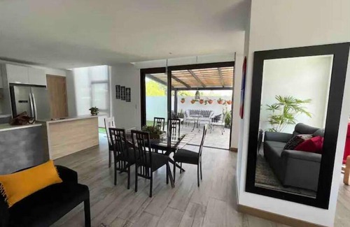 Zona 5 Apartment | DN2A-Great location with patio and pool