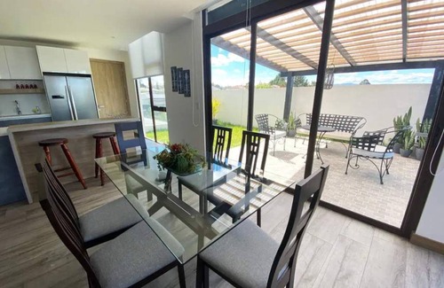 Zona 5 Apartment | DN2A-Great location with patio and pool