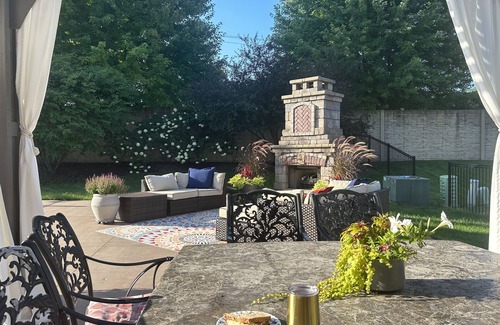 Fox Valley House | DNC Luxury corporate home. 30 from Chicago. Close by to highway or train.