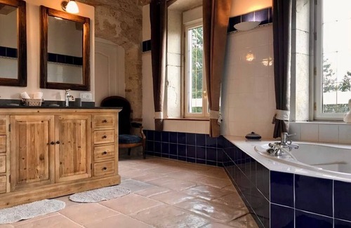 Les Avenieres House | Domaine Du Manoir