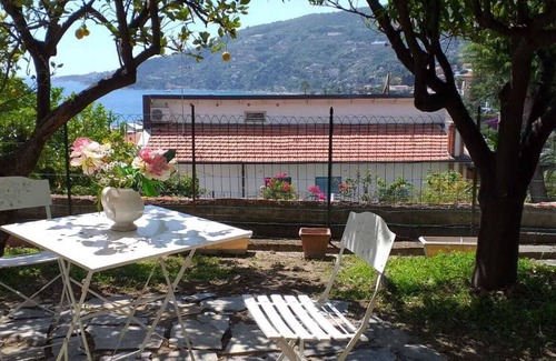 Ospedaletti House | "Do you want a corner of paradise"?
