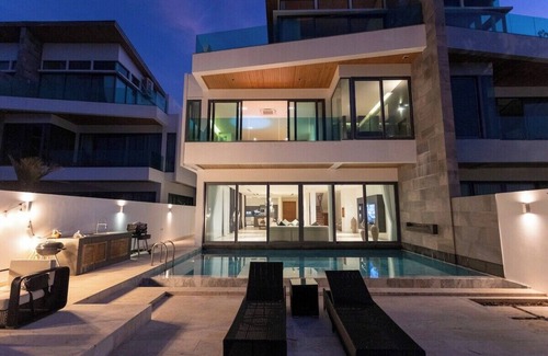Chalong House | Do You Want Luxury Sea views With Beach Access ?