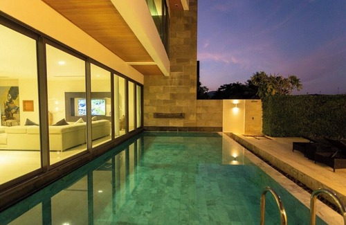 Chalong House | Do You Want Luxury Sea views With Beach Access ?