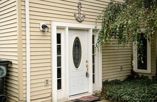 Deerfield House | Doc's Lake House Lakefront